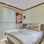 Apartment 3 Bedrooms Center Of Paris By Studio Prestige