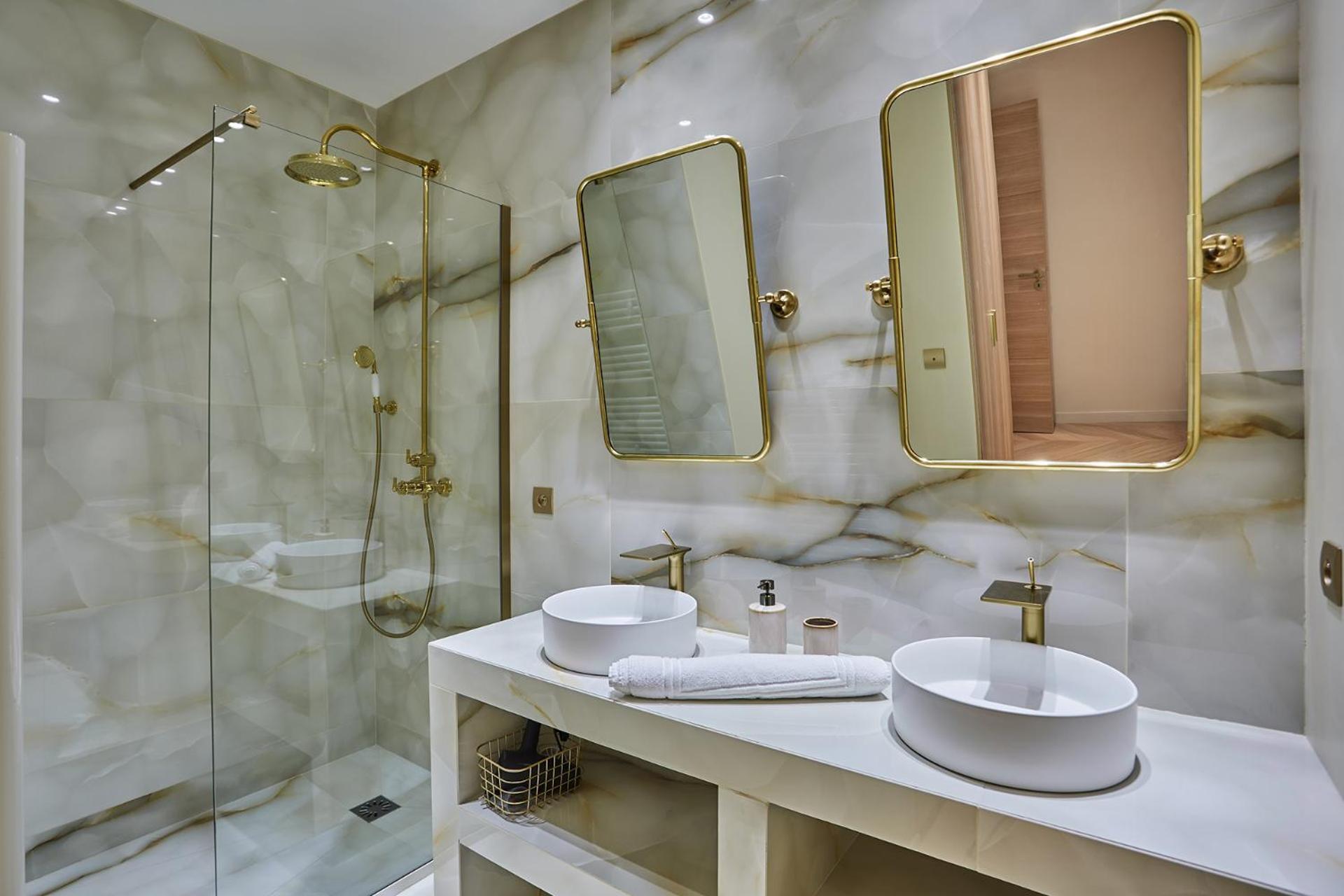 3 Bedrooms Center Of By Prestige * Parijs
