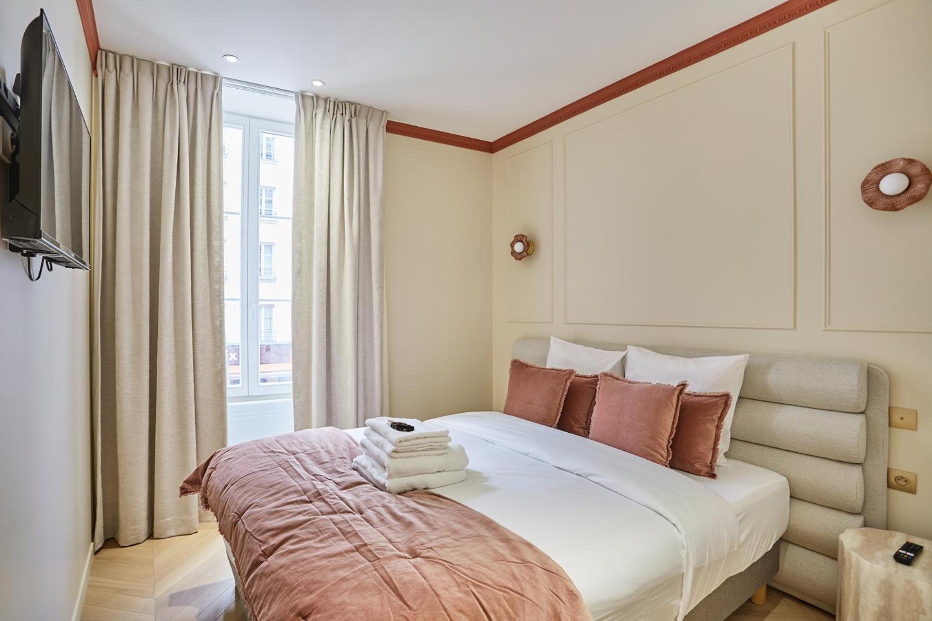 3 Bedrooms Center Of By Prestige Appartement *