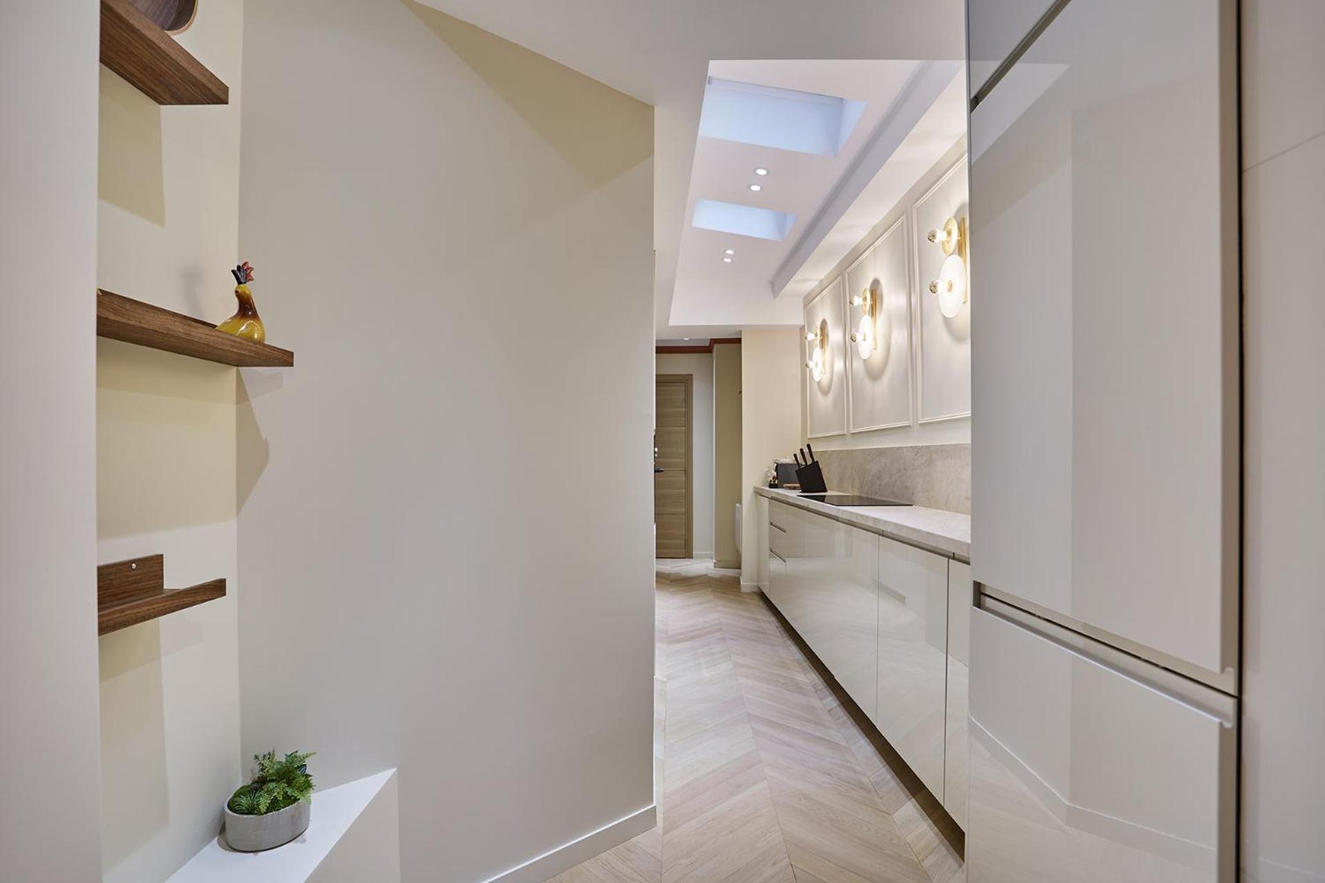 3 Bedrooms Center Of By Prestige Appartement *