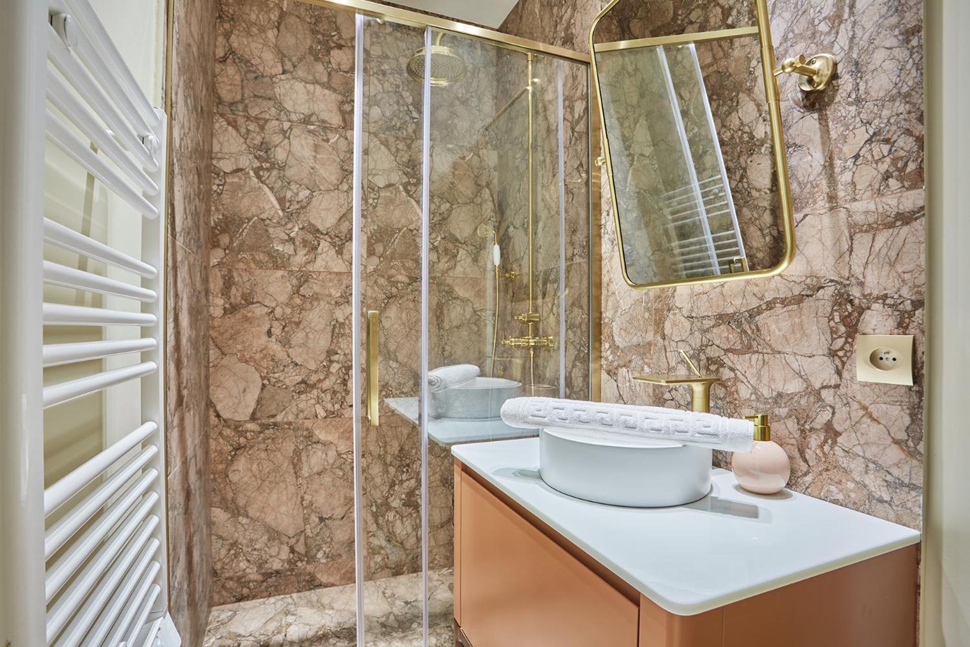 3 Bedrooms Center Of By Prestige Appartement Parijs